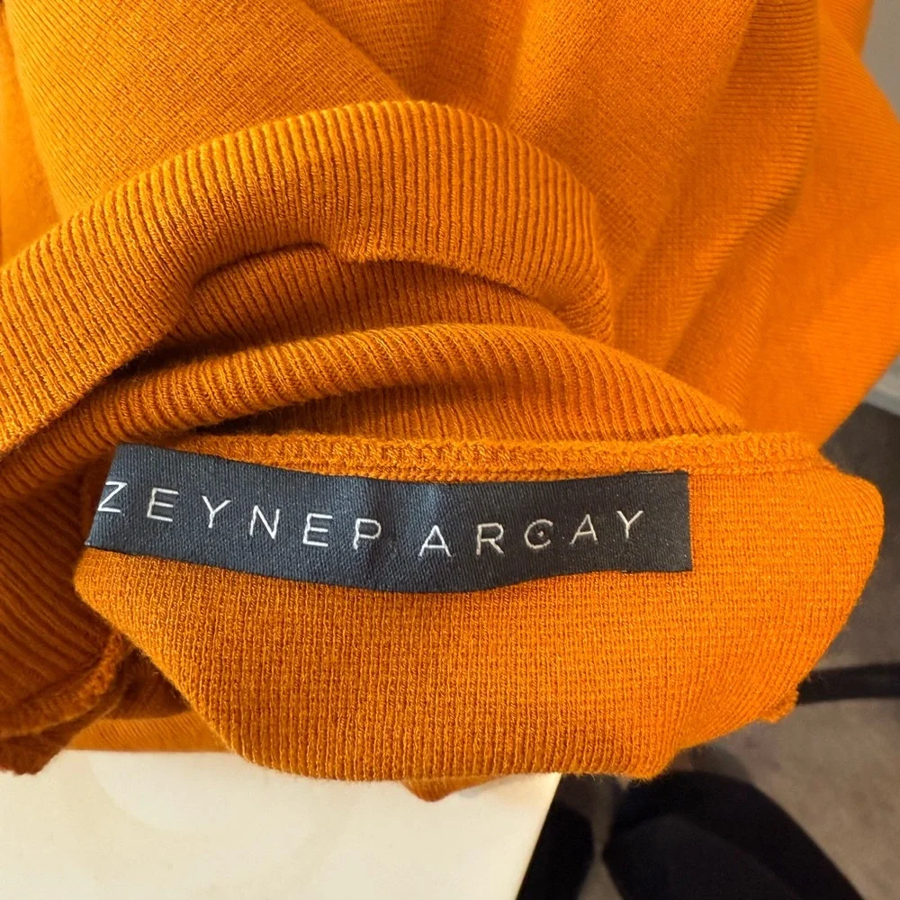 Zeynep Arcay Long Sleeve Turtleneck. Size 4 - Picture 10 of 11